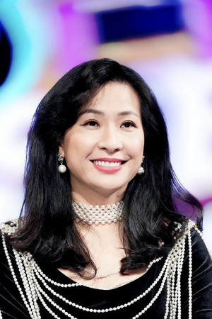 Thuỳ Dung portrait
