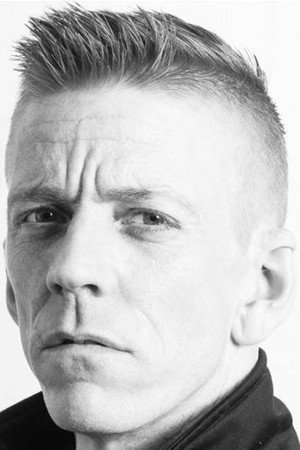 Lee Oakes portrait