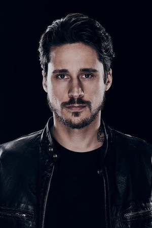 Peter Gadiot portrait