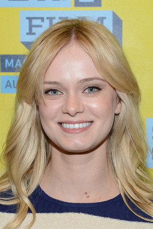 Sara Paxton portrait