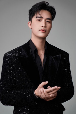 Trung Tuấn portrait