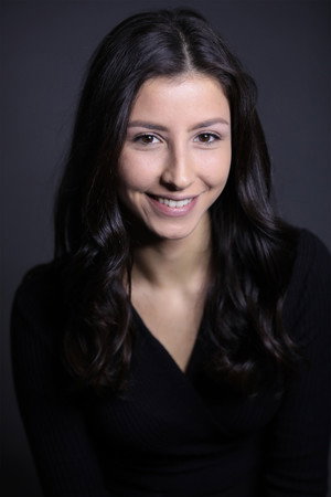 İzel Demirhan portrait