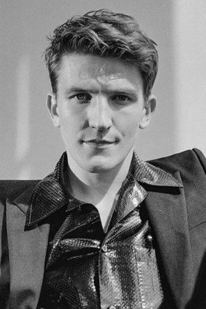 Ewan Mitchell portrait