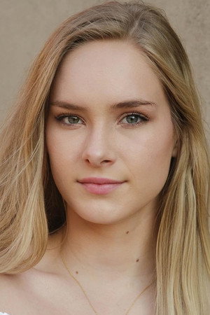 Emma Bellomy portrait