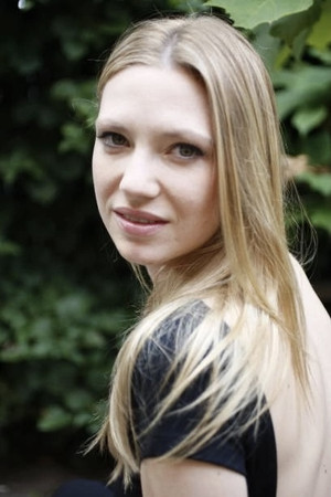 Anna Torv portrait