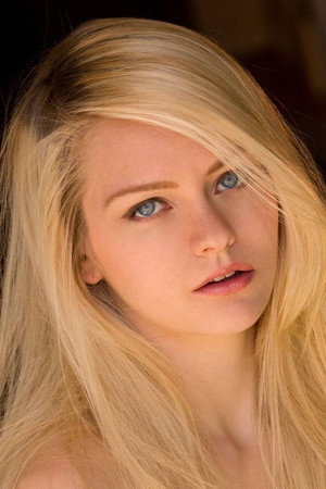 Alli Rae portrait