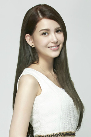 Hannah Quinlivan portrait