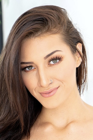 Bella Rolland portrait