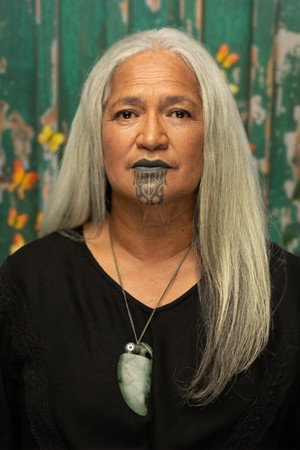 Hinetu Dell portrait