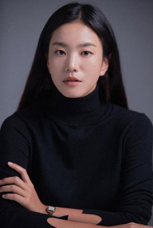 Lee Seol portrait
