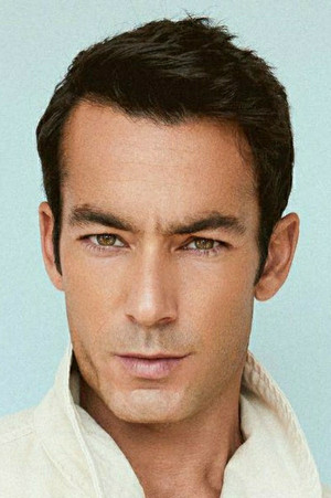Aarón Díaz portrait