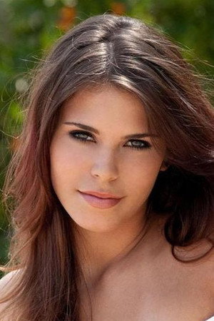 Izy-Bella Blue portrait
