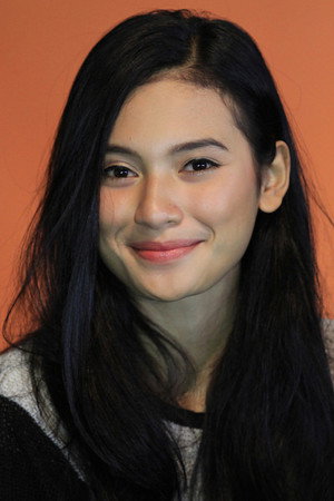 Indah Permatasari portrait