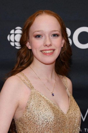 Amybeth McNulty portrait