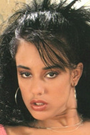 Mia Powers portrait