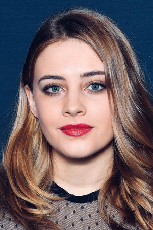 Josephine Langford portrait