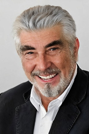 Erdal Özyağcılar portrait