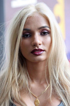 Pia Mia portrait