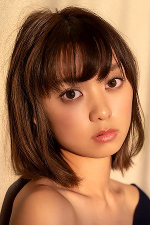 Suzu Monami portrait