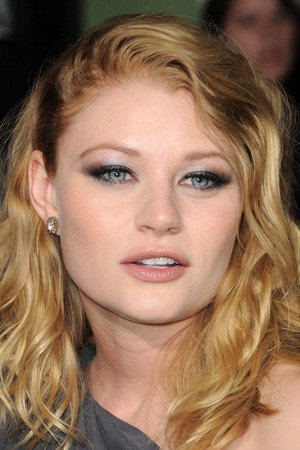 Emilie de Ravin portrait