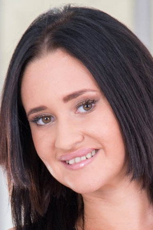 Mina Moreno portrait