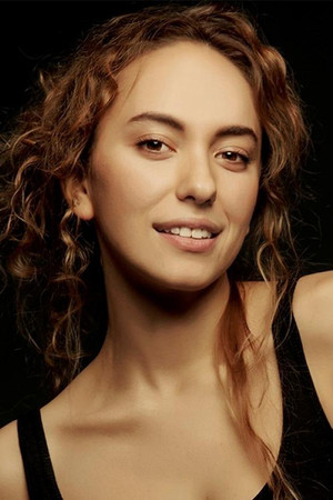 Duygu Sarışın portrait
