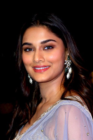 Saiee Manjrekar portrait