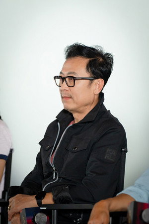 Vân Sơn portrait