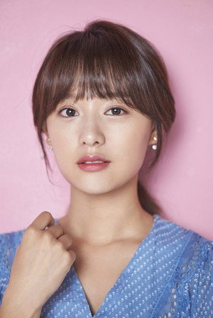 Kim Ji-won portrait