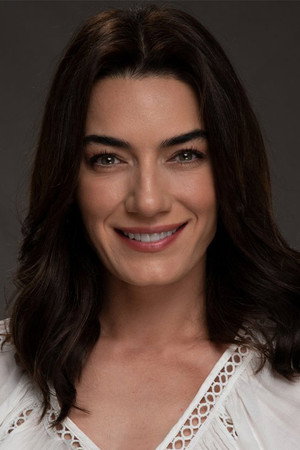 Hande Subaşı portrait