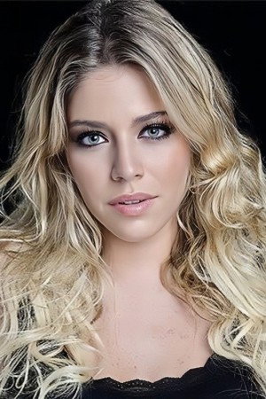 Luma Costa portrait