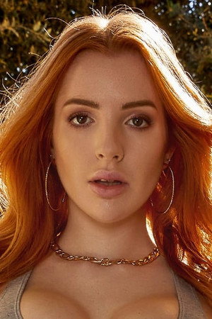 Scarlett Jones portrait