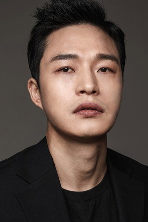 Lee Sung-woo portrait