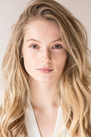 Hannah Dodd portrait