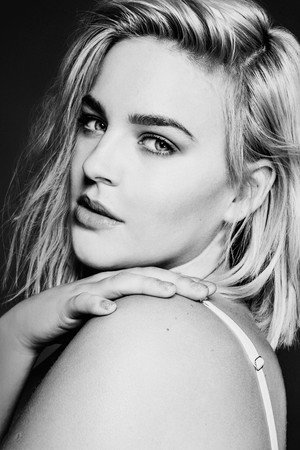 Anne-Marie portrait