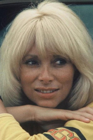 Mireille Darc portrait
