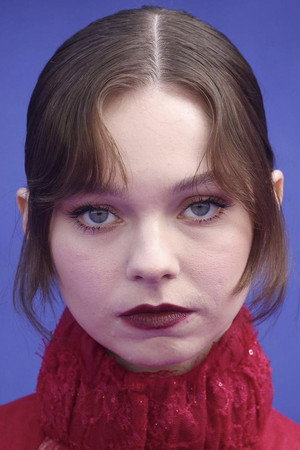 Emma Myers portrait
