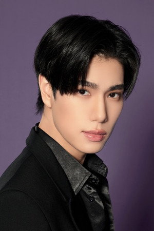 Phuwin Tangsakyuen portrait