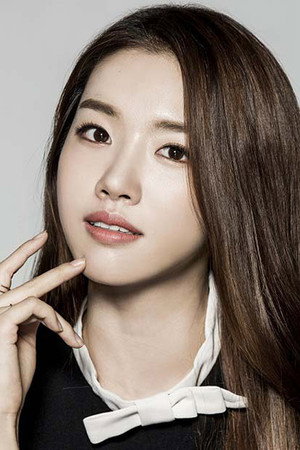 Jo Yoon-seo portrait
