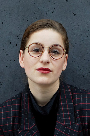 Lou Strenger portrait