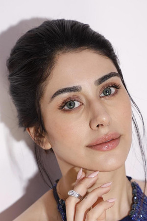 Hira Warina portrait