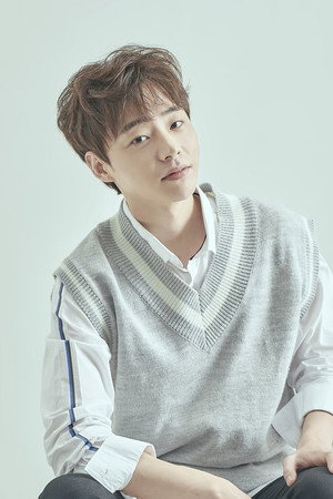 Ro Jong-hyun portrait