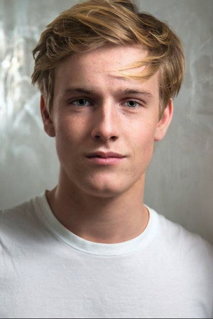 Louis Hofmann portrait