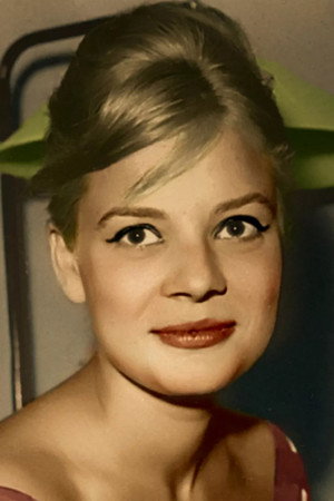 Nadia Lotfi portrait