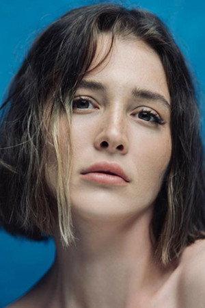 Deniz Işın portrait