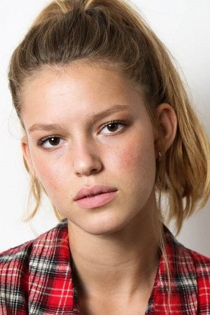 Naya Bienstock portrait