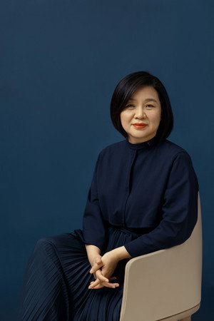 Liang Hong portrait