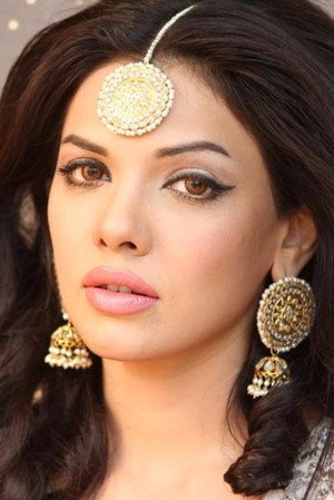 Sara Loren portrait