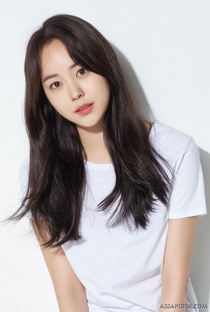 Yoo Ye-bin portrait