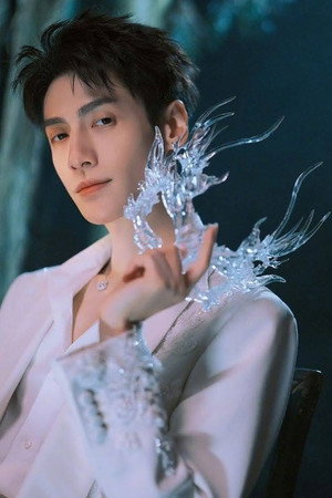 Luo Yunxi portrait